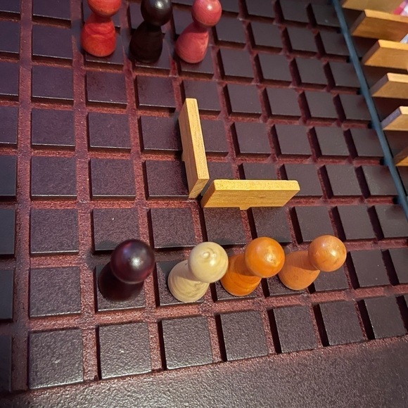 Gigamic 1997 Quoridor Wooden Board Game Original 2-4 players - Extra Pieces - Picture 3 of 15